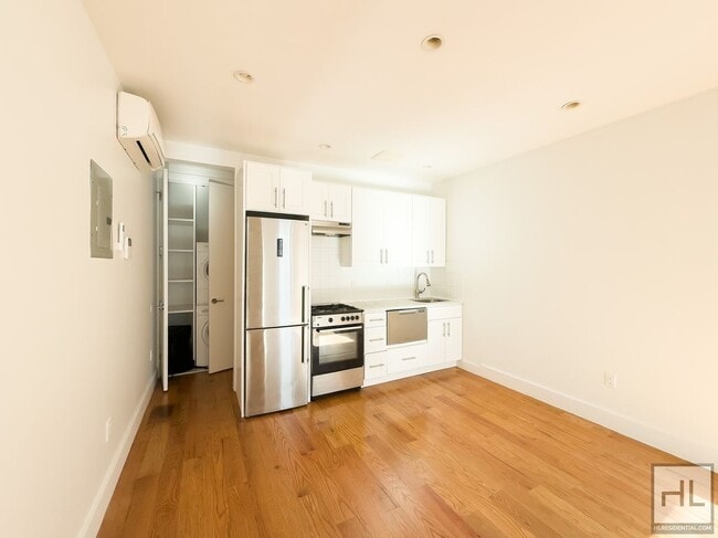 Building Photo - ROGERS AVENUE / 1-Bed 1-Bath