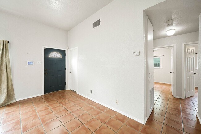 Foto del edificio - 3 Bed 2 Bath home in Emerald Valley subdiv...
