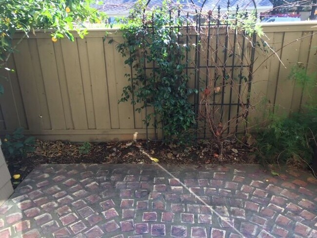 Foto del edificio - First Floor condo perfectly situated for p...