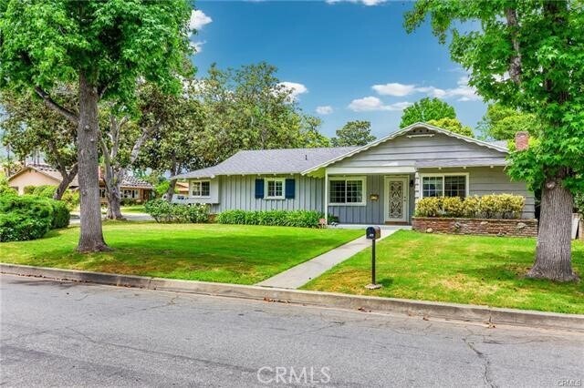 Building Photo - 303 E Las Flores Ave
