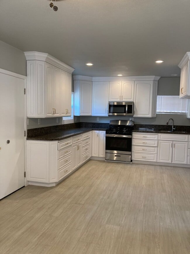 Building Photo - 6337