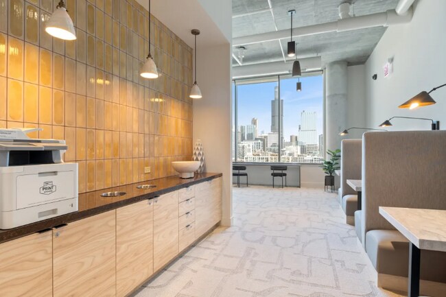 Foto del edificio - 1077 W Van Buren St