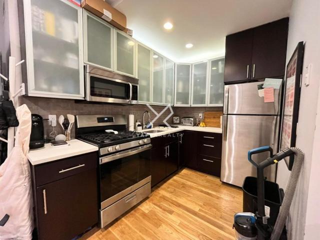 Building Photo - 3 bedroom in BROOKLYN NY 11205
