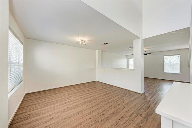 Foto del edificio - 12740 Bella Pkwy