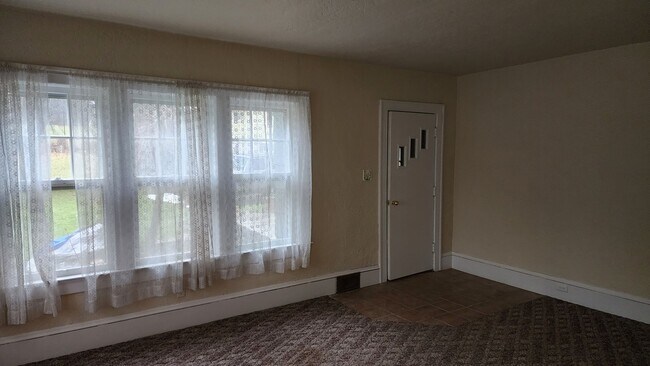 Building Photo - Upper Apartment in Bradford PA!