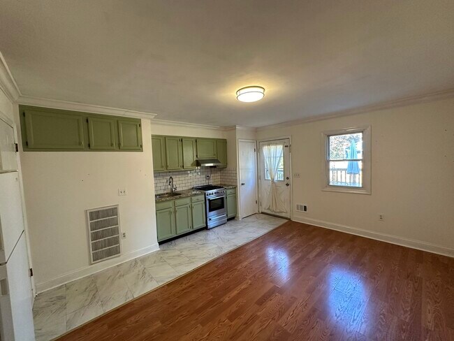 Building Photo - 124 W Hobart Gap Rd