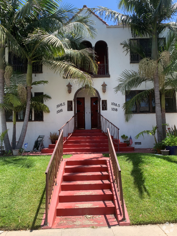 Building Photo - 1016 S Orange Dr