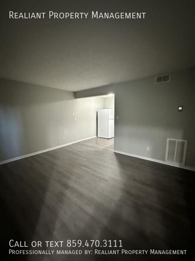 Foto del edificio - 208 Lakeshore Dr