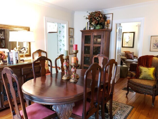 Foto del edificio - 272 Woodbury Rd