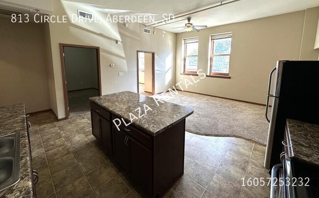 Building Photo - 214 S Kline St