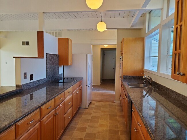 Building Photo - Terra Linda 4x2 Home in ideal location