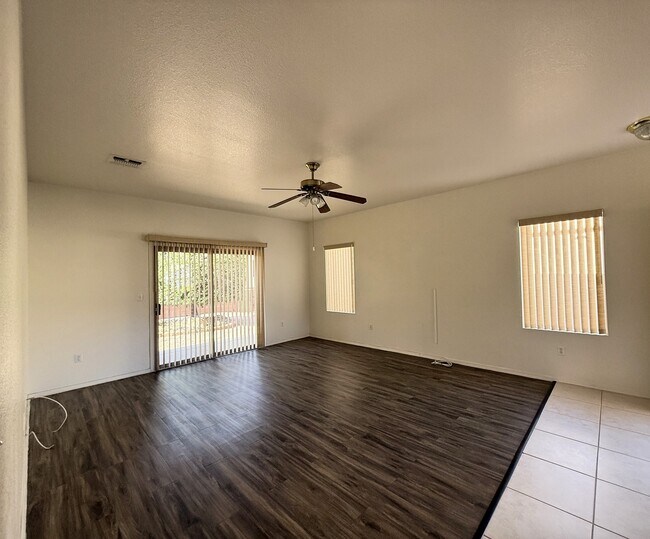 Foto del edificio - 2152 Indigo Creek Ave