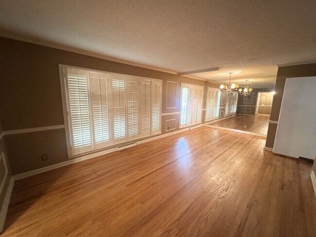 Building Photo - 1618 Cambridge Dr