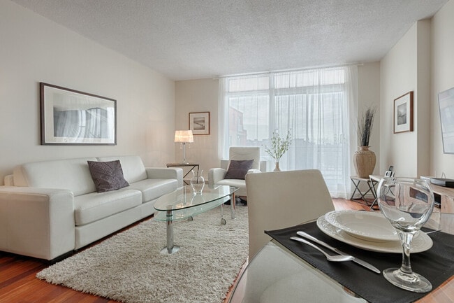 Building Photo - 2611 Rue Saint-Patrick