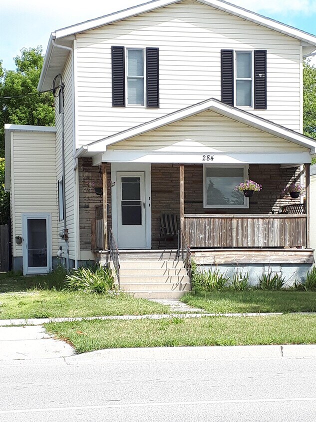 284 Confederation St Unit 1Main, Sarnia, ON N7T 2A2 Apartment for