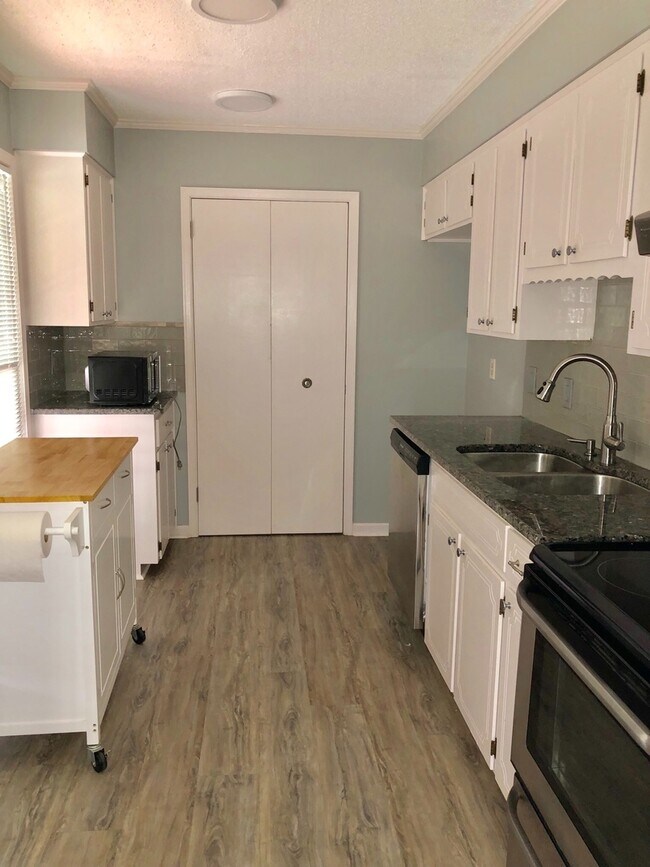 Foto del edificio - 1345 Zephyr Hills Dr