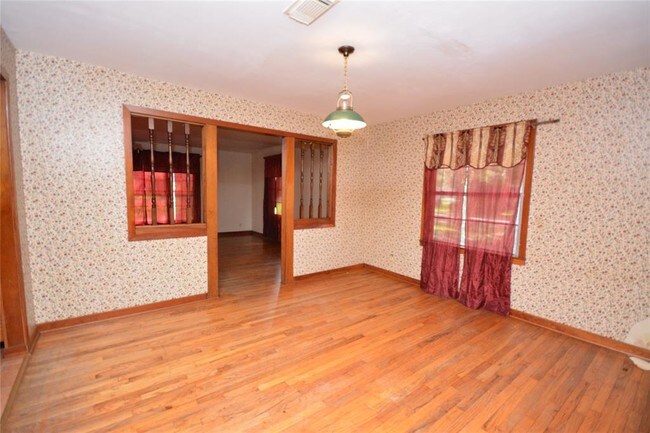 Building Photo - 208 Southern Oaks Dr
