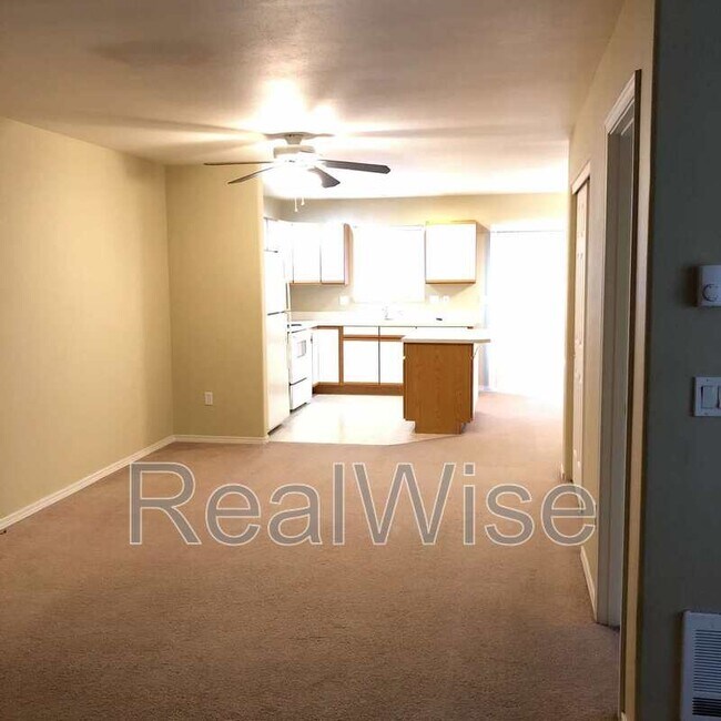 Foto del edificio - 1973 SW Canyon Dr