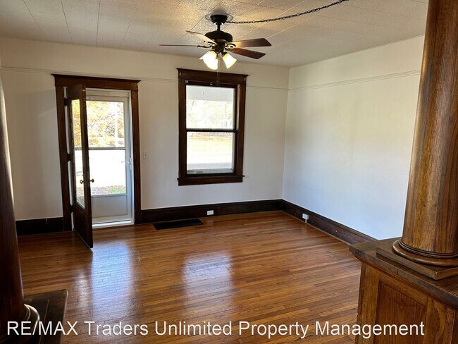 Foto del edificio - 3 br, 1 bath House - 700 Park Avenue