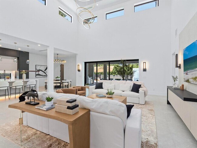 Foto del edificio - 2467 Hyde Park St