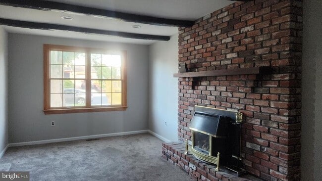 Building Photo - 6 Cedar Creek Dr