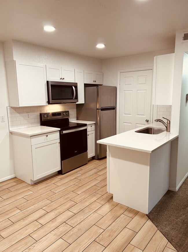 Photo - 1216 E Waterside Cv Apartment