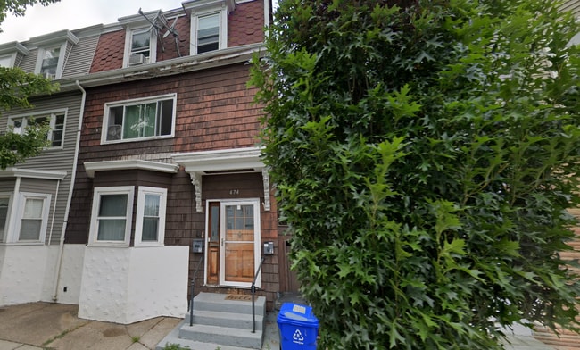 Building Photo - 474 E 7th St
