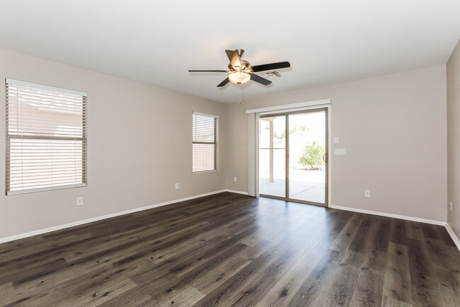 Foto del edificio - 1668 E Kelsi Ave