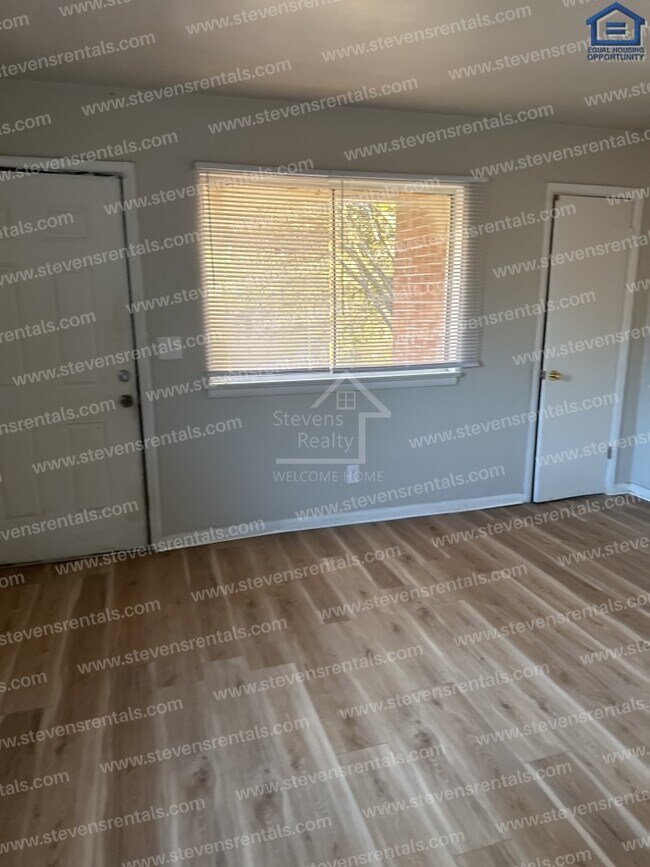 Building Photo - Ready for a Cozy Lving