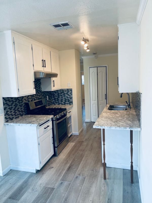 Foto del edificio - 1129 N Barston Ave