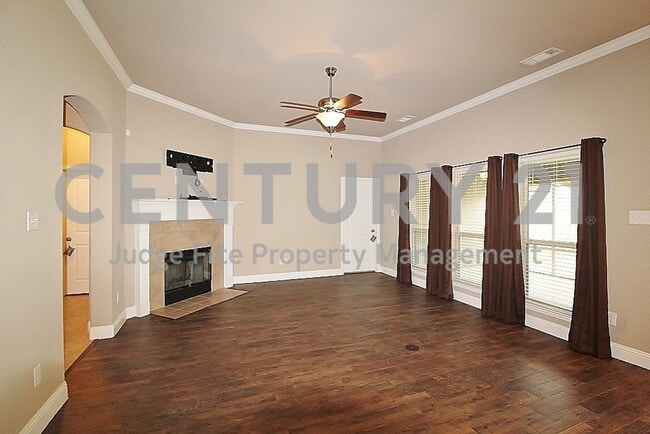 Building Photo - Wonderfully Maintained 3/2/2 in Waxahachie...