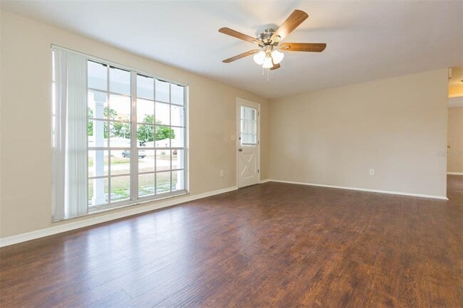 Foto del edificio - 4204 Newbury Dr