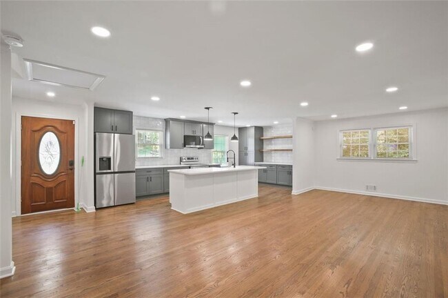 Foto del edificio - 1811 Mary Lou Ln SE
