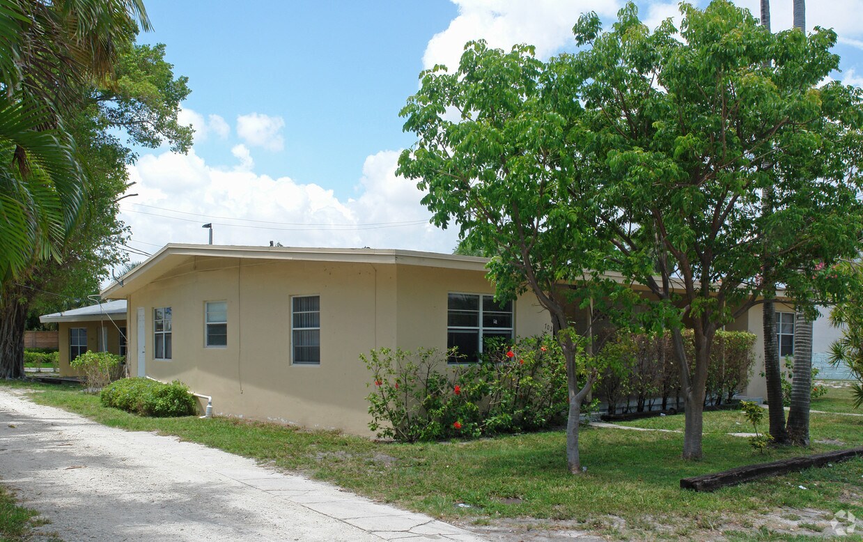 Primary Photo - 700-706 SE 22nd St
