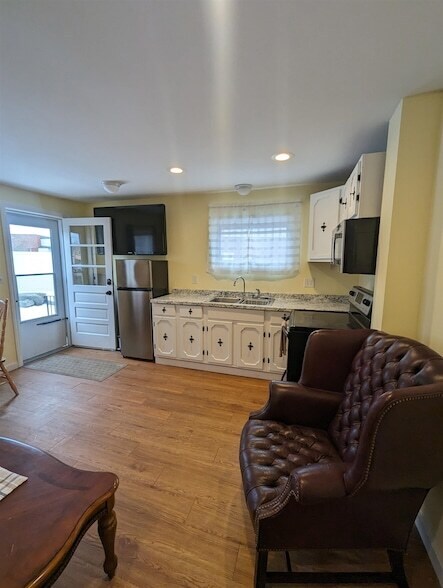 Building Photo - 6 Sixth Street Unit B
