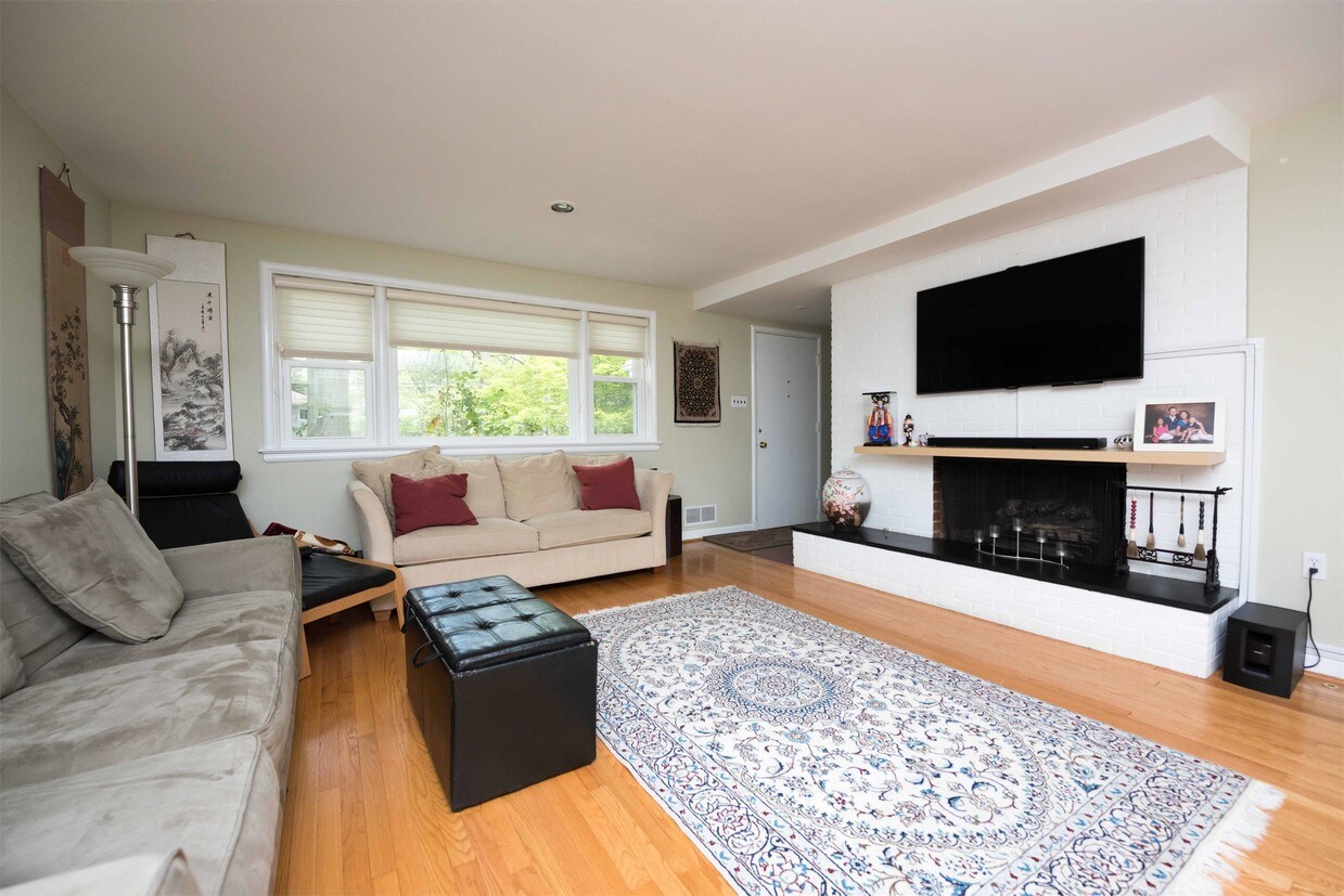 Foto principal - 6789 Little Falls Rd