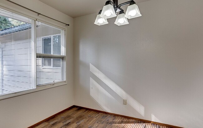 Foto del edificio - 775 N Oak Harbor St