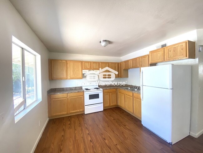 Building Photo - 325 S Pioneer