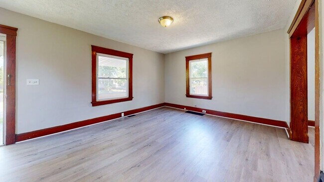 Foto del edificio - 820 Whitcomb Rd