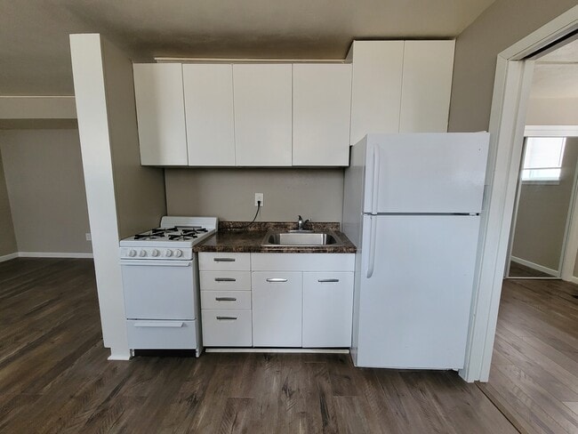 1715-3 - 1707 Thomas Ave