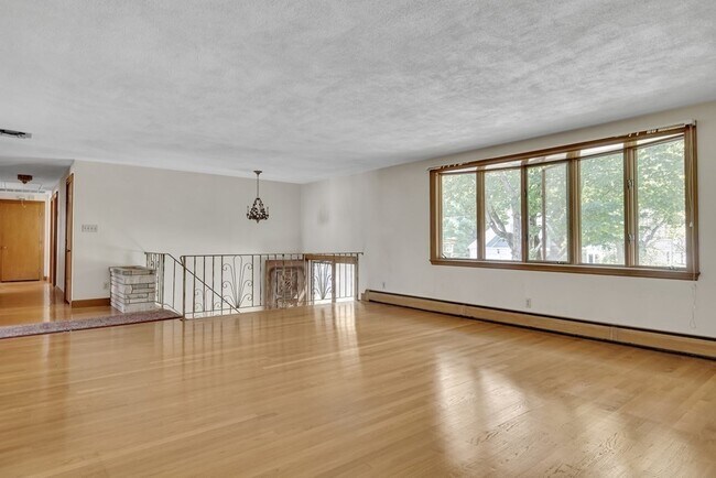 Foto del edificio - 52 Cottonwood Rd