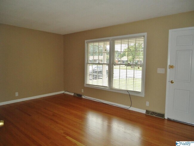 Foto del edificio - 306 Drake Ave SW