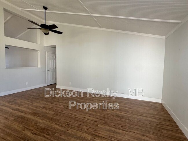 Foto del edificio - 994 Wheatland Ct