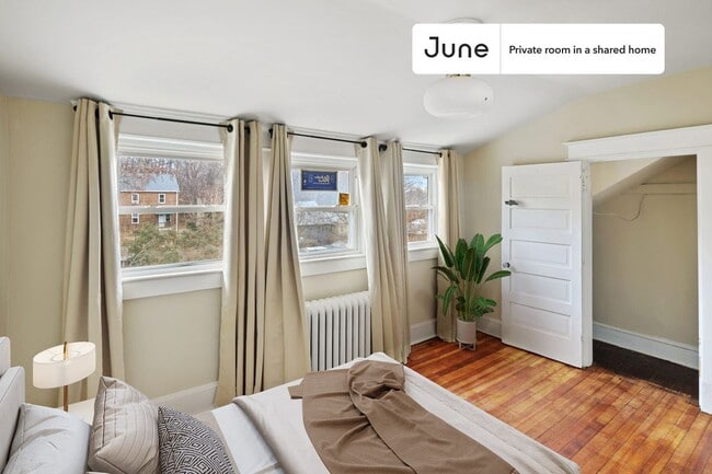 Room in Shared 5 bed/3 bath home - Room in Shared 5 bed/3 bath home