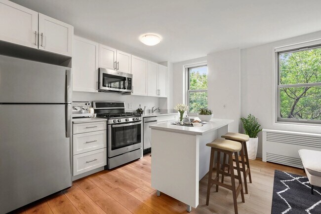 Building Photo - 10 Camelot Ct