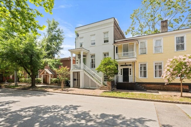 Foto del edificio - Adorable 1 bedroom apartment. Ground floor...