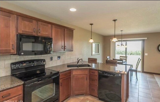Building Photo - 2909 SE Keystone Dr