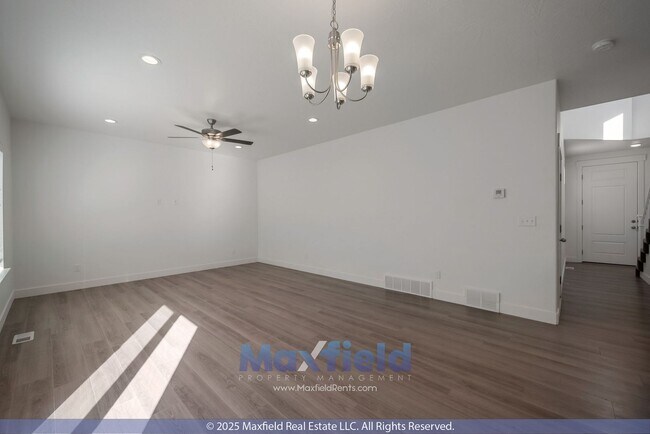 Foto del edificio - 4BD 3.5BTH 2GAR Home in Eagle Mountain