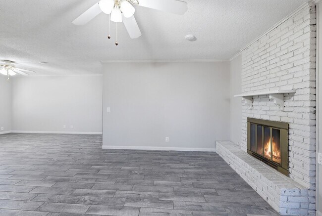 Foto del edificio - Cute 3 bed 1.5 bath home with a large yard and quite living in the highly desired Bixby Public Sc...