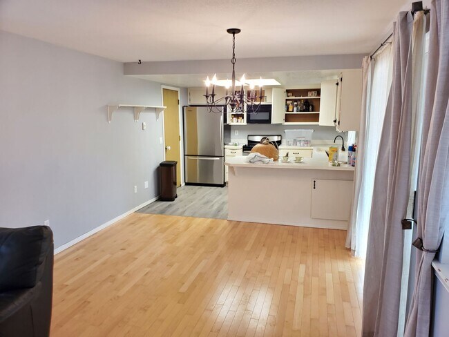 Foto del edificio - 3 Bedroom Rambler with fenced yard on a Cu...